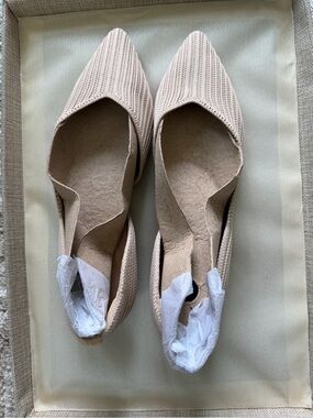 VIVAIA Pointed-Toe Nude Flats